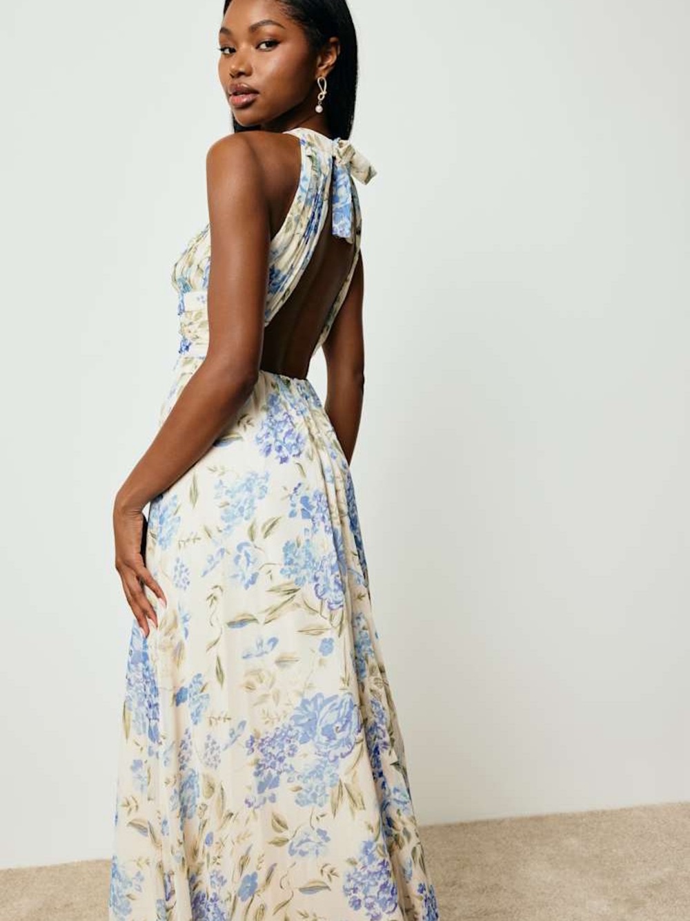 Lulu's Niora Beige and Blue Floral Pleated Maxi Dress